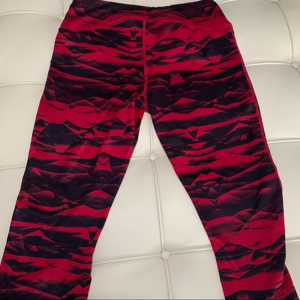 Z by Zella Geometric Print Cropped Capri leggings